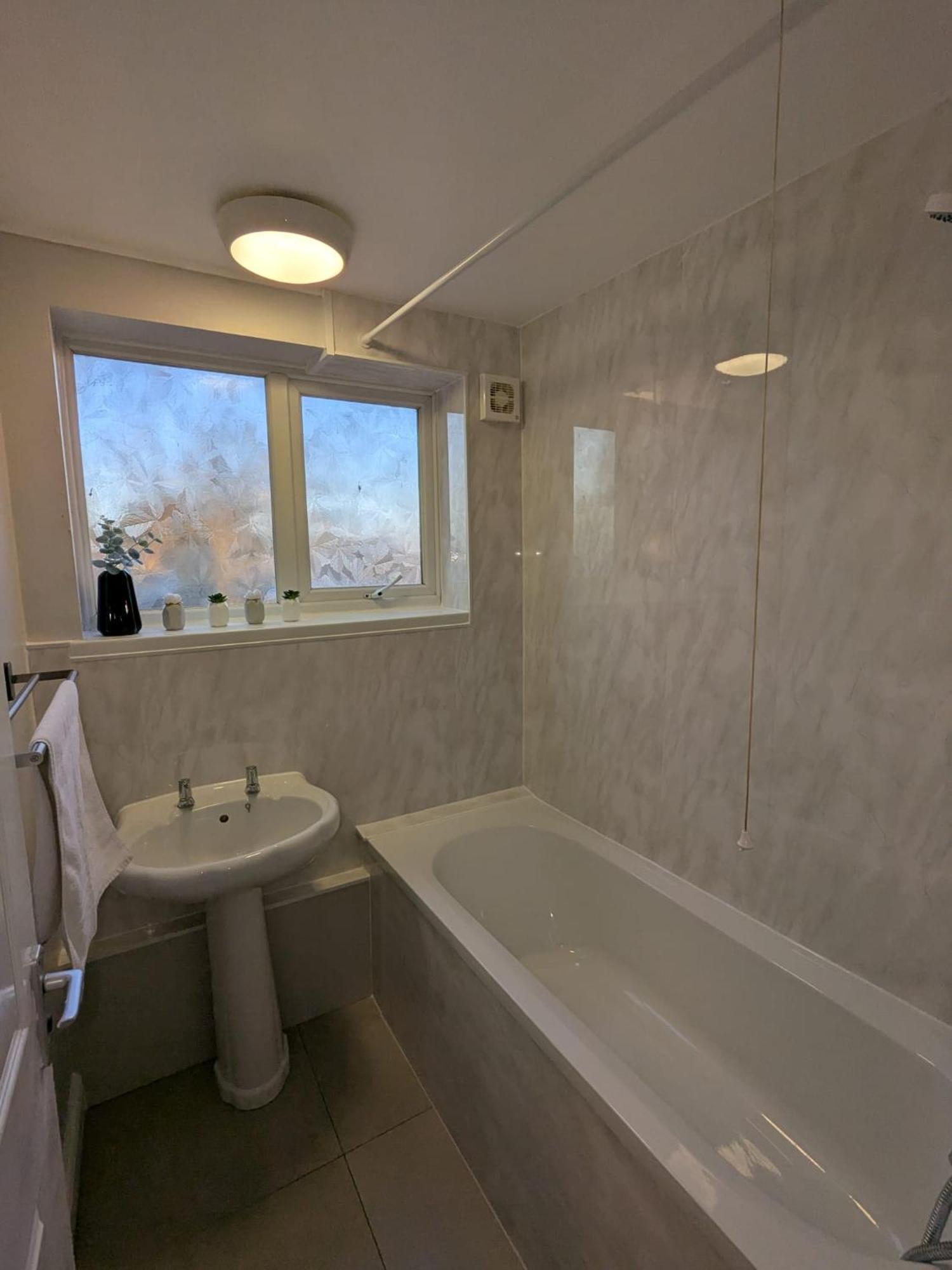 A&A Apartment Basildon Nevendon 외부 사진